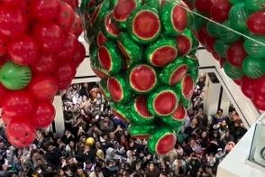 مراسم شب یلدا در پاساژ دلگشا جلب توجه کرد