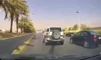  لحظه چپ شدن یک جیپ در بزرگراه