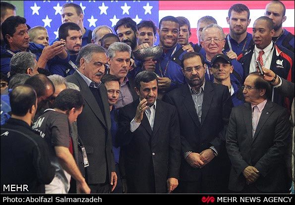 عکس یادگاری آمریکایی‌ها با احمدی نژاد!