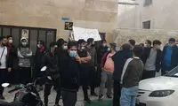 تجمع هواداران استقلال مقابل باشگاه
