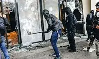 وزیر کشور فرانسه، تظاهرکنندگان را سبک مغز خواند