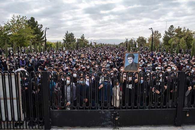 این عکس بماند برای تاریخ؛ وداع ایران با شجریان