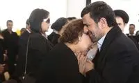 دلداری احمدی نژاد به مادر چاوز+عکس و فیلم