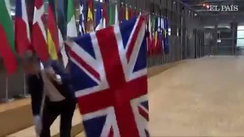 برداشتن پرچم بریتانیا از مقر اتحادیه اروپا
