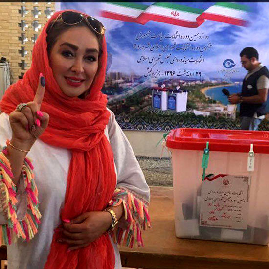 الهام حمیدی، رأی خود را به صندوق انداخت
