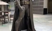 نصب مجسمه بتمن در لس‌آنجلس