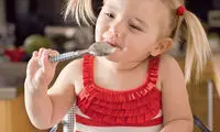 به کودک 2 ساله خود چه غذایی بدهم؟