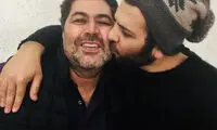 بوسه کارگردان بر گونه فرهاد اصلانی
