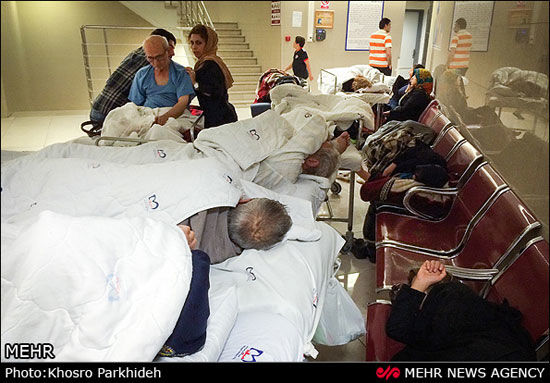 عکس: خیابان خوابی همراه بیماران در تهران!
