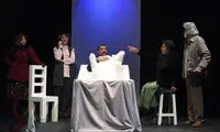 نمایش چندهمسری روی صحنه تئاتر