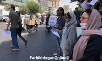 تجمع مخالفان واکسیناسیون مقابل وزارت کشور