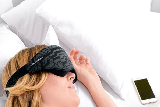 چشم بند هوشمند برای کمک به بی خوابی