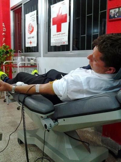 عکس: اهدای‌ خون سفیر‌ بریتانیا در بیروت