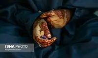 تصاویرِ متفاوت از دو خانم در مراسم عید قربان