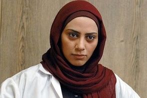 کتی ساختمان پزشکان با یک تیپ پاییزی خودنمایی کرد