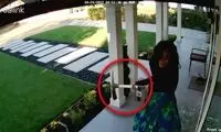 حمله وحشیانه یک زن با کلنگ به یک خانه نامزدش!
