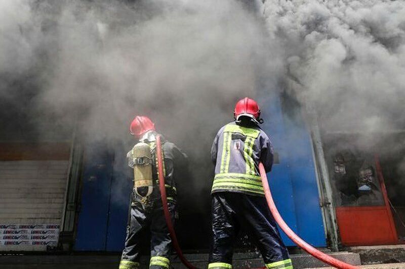 تصاویرِ آتش‌سوزی گسترده در بلوار امیرآباد تهران
