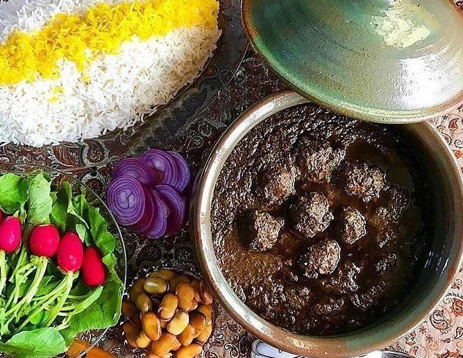 طرز تهیه انار بیج با مرغ گیلانی؛ مجلسی و خوشمزه