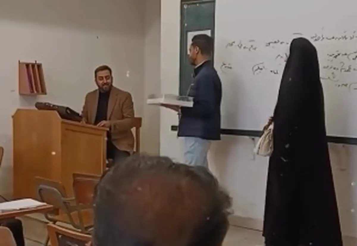 دختر و پسرِ دانشجو، استاد و کل کلاس را سورپرایز کردند