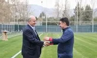 جلسه اینترنتی قلعه‌نویی با تاج از قطر!