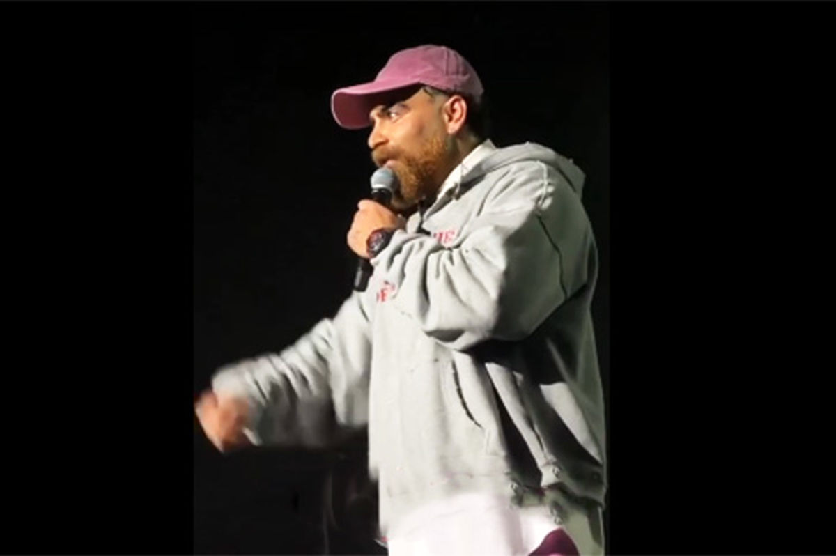 گلایه‌های معین زندی در حین اجرای کنسرتش