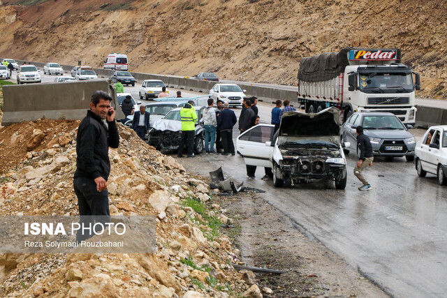 تصادف ۳۰ دستگاه خودرو در اتوبان قزوین - کرج