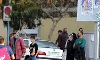 بنر‌های خاص مقابل سفارتخانه‌های خارجی در تهران