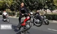 اقدام این نوجوان موتورسوار در خیابان وایرال شد