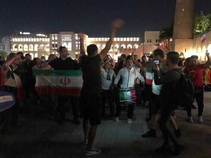 بزن و بکوب هواداران ایرانی در خیابان‌های قطر