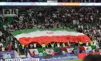 دعاهای یک مادر از داخل ورزشگاه برای برد ایران