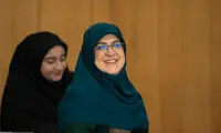 قابی از سخنگوی دولت در بیت رهبری به همراه یک کودک