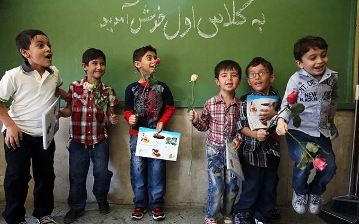 مراسم عجیب استقبال از کلاس‌اولی‌ها مورد توجه قرار گرفت