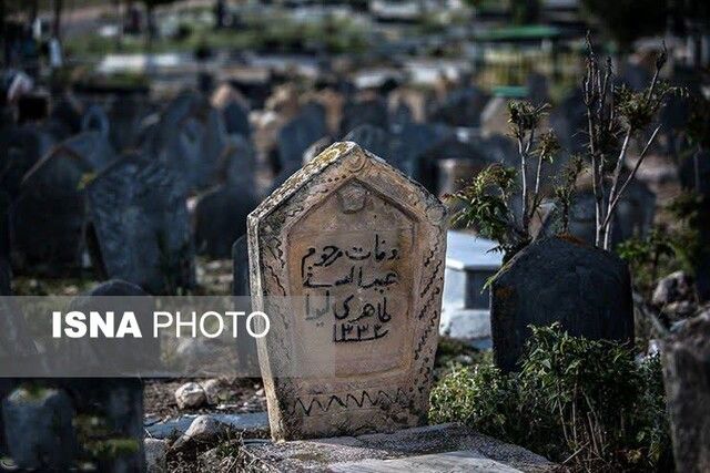 راز و رمز سنگ قبرهای مجاور جاده در گلستان 