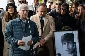 تصاویری تازه از خاکسپاری بهرام بیضایی در آمریکا