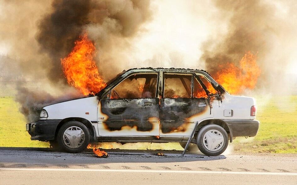 راننده پراید میان شعله‌های آتش جان داد 