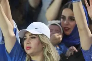 تصاویر جذابی که از تماشاگران خانم استقلالی شکار شد