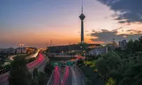 بنر خبرسازی که در خیابان‌های تهران جلب‌توجه کرد