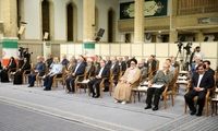 قاب توجه‌برانگیز از لاریجانی و عراقچی در دیدار با رهبری