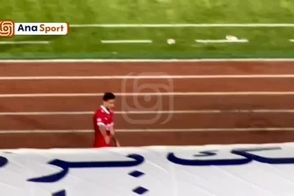 هواداران پرسپولیس حال احمدزاده را گرفتند