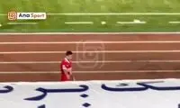 هواداران پرسپولیس حال احمدزاده را گرفتند