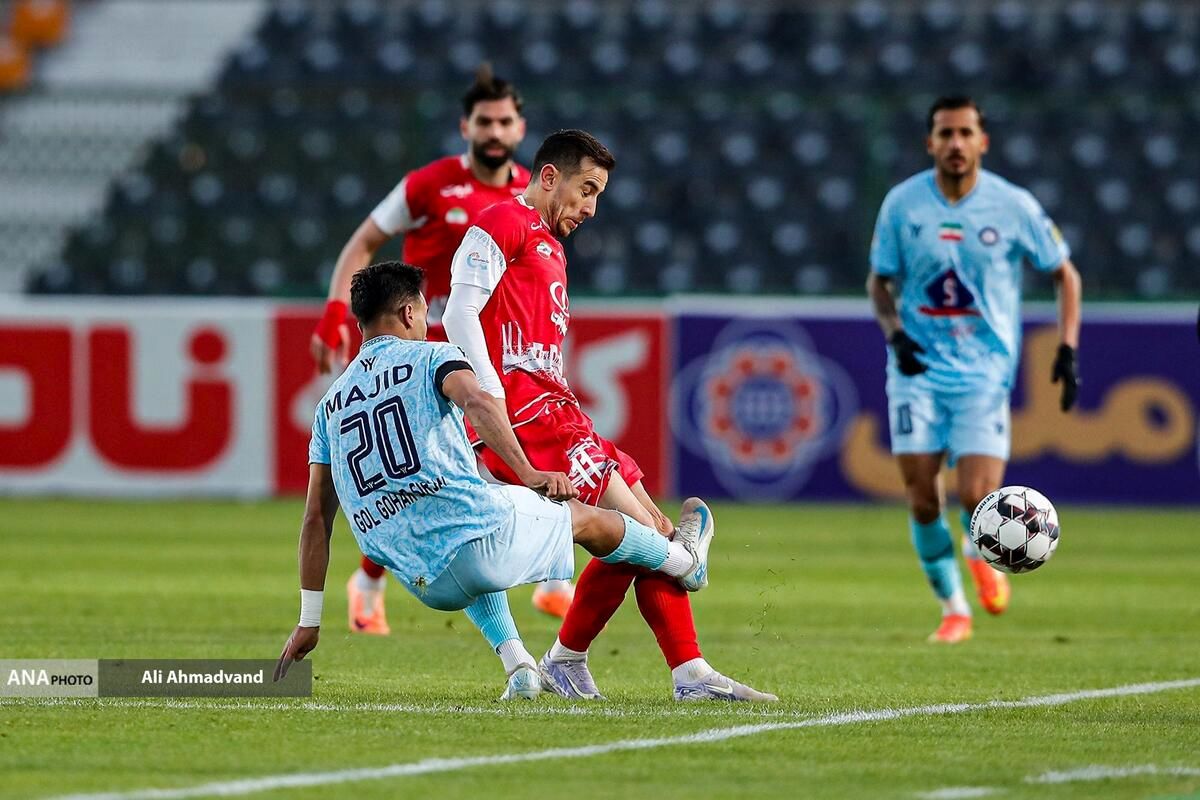   پرسپولیس به‌خاطر فرشاد احمدزاده محکوم شد! 