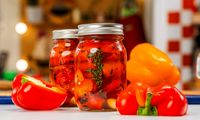 طرز تهیه ترشی فلفل دلمه؛ یک چاشنی خوشمزه و رنگارنگ