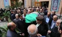 عکسی از نماز خواندن خاتمی بر پیکر زهرا شجاعی
