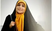 ژست خسته مژده لواسانی در حاشیه جشنواره فجر