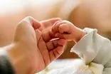 چالش‌های مادر شدن همراه با کابوس قطعی آب و برق