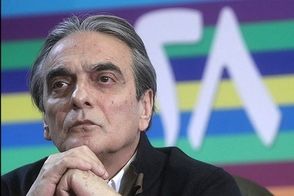 قابی از بازیگران سریال یوسف پیامبر با همایون ارشادی در سفر