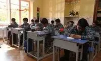 عکسی از اقدام بامزه یک دانش‌آموز بامرام در مدرسه