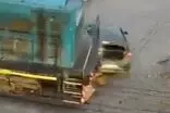 لحظه برخورد شدید قطار با یک خودرو