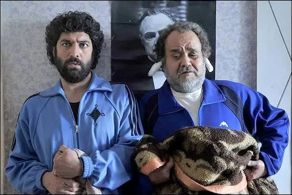بی‌تابی مجید صالحی مقابل منزل اکبر عبدی