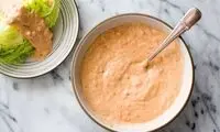 طرز تهیه سس هزار جزیره خانگی در ۵ دقیقه